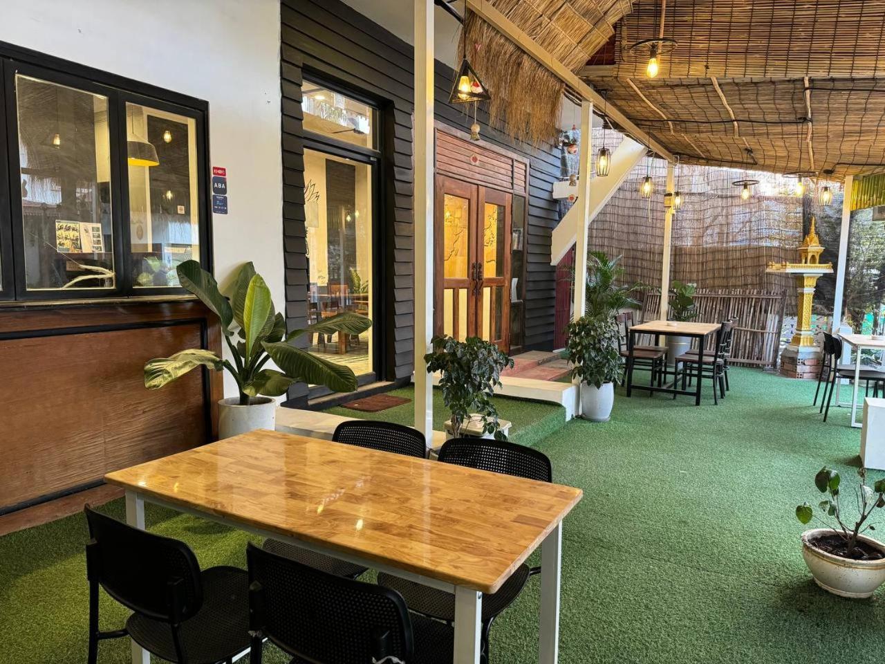 The Hive Hotel Siem Reap Exterior foto
